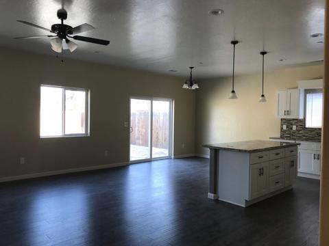 2118 E Myrtle Ct, Visalia, CA 93292 photo 4