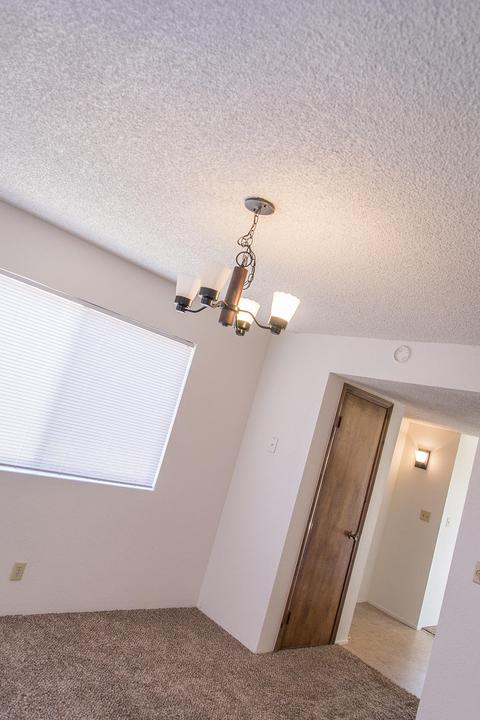 940 E Oakridge Ave, Visalia, CA 93292 photo 12