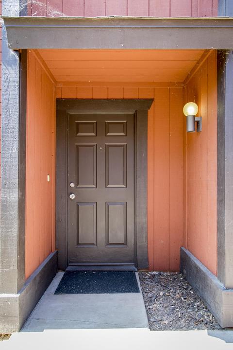 940 E Oakridge Ave, Visalia, CA 93292 photo 2
