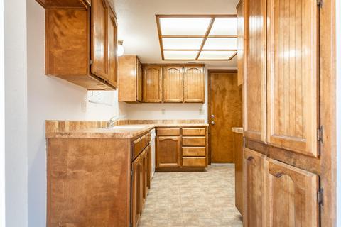 940 E Oakridge Ave, Visalia, CA 93292 photo 7