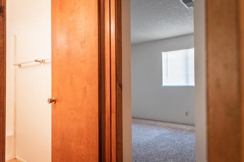 940 E Oakridge Ave, Visalia, CA 93292 photo 22