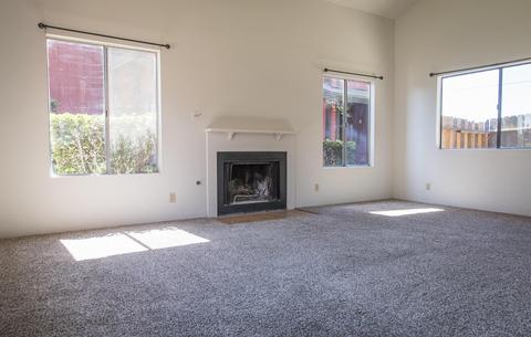 940 E Oakridge Ave, Visalia, CA 93292 photo 3