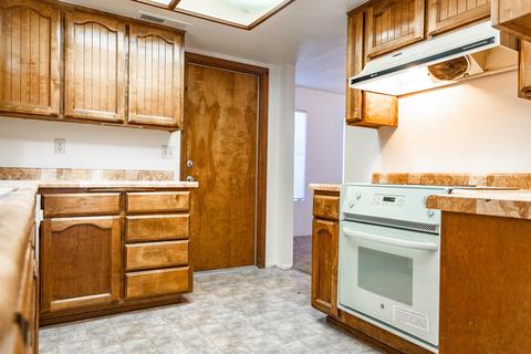 940 E Oakridge Ave, Visalia, CA 93292 photo 9