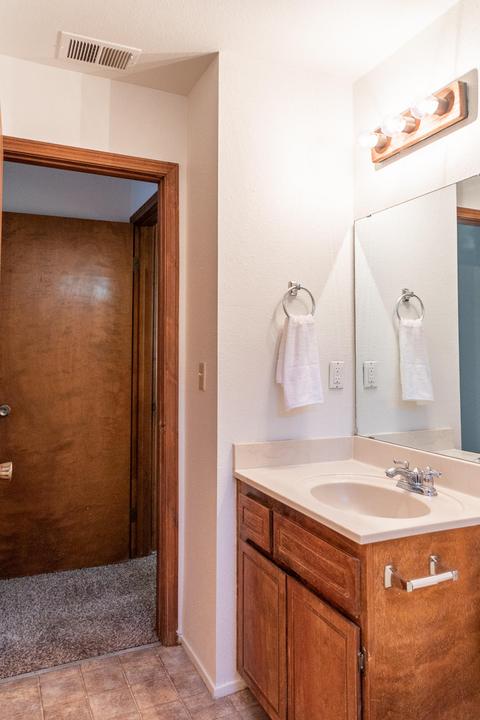 940 E Oakridge Ave, Visalia, CA 93292 photo 27