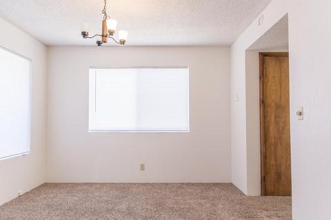 940 E Oakridge Ave, Visalia, CA 93292 photo 11