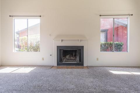940 E Oakridge Ave, Visalia, CA 93292 photo 4