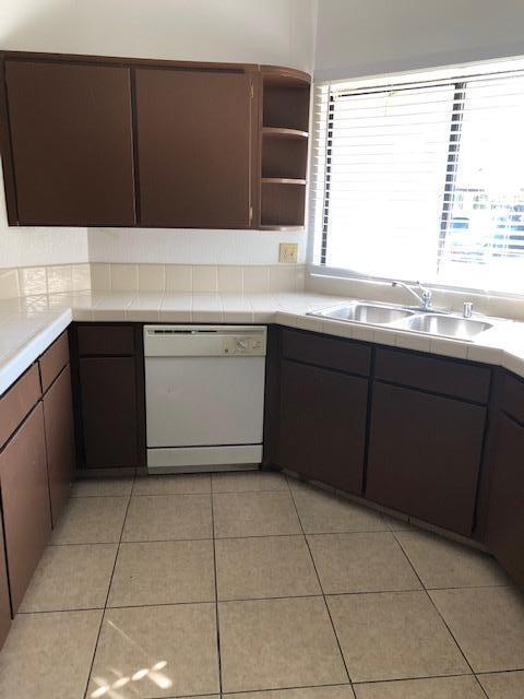 2402 E Parker Ct, Visalia, CA 93292 photo 7