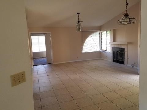 2402 E Parker Ct, Visalia, CA 93292 photo 10
