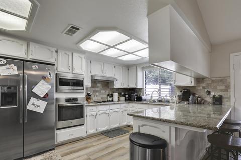 2202 E Princeton Ave, Visalia, CA 93292 photo 11