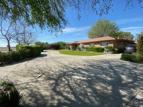 14468 16th Ave, Lemoore, CA 93245 photo 2