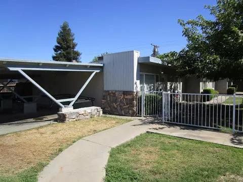 611 E Kaweah Ave, Visalia, CA 93292 photo 7