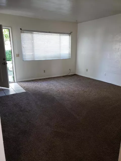 611 E Kaweah Ave, Visalia, CA 93292 photo 4
