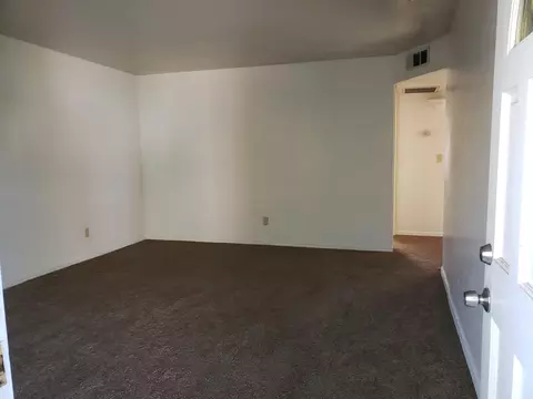 611 E Kaweah Ave, Visalia, CA 93292 photo 3