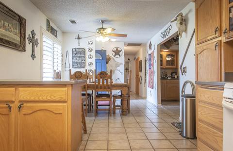 825 E Cambridge Ave, Visalia, CA 93292 photo 12