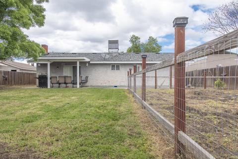 825 E Cambridge Ave, Visalia, CA 93292 photo 33