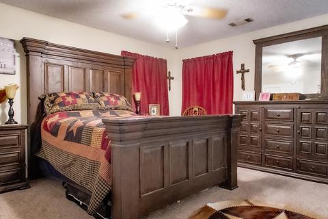 825 E Cambridge Ave, Visalia, CA 93292 photo 20