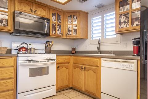 825 E Cambridge Ave, Visalia, CA 93292 photo 9