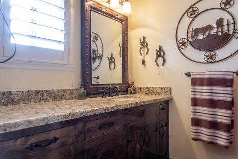 825 E Cambridge Ave, Visalia, CA 93292 photo 22
