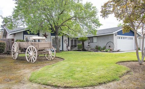 825 E Cambridge Ave, Visalia, CA 93292 photo 2