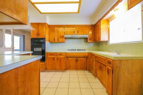 735 N E St, Tulare, CA 93274 photo 8