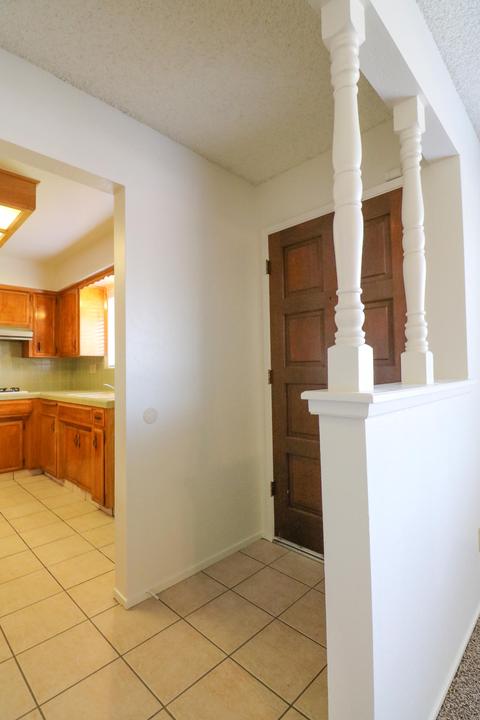735 N E St, Tulare, CA 93274 photo 4