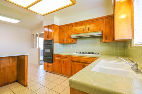 735 N E St, Tulare, CA 93274 photo 9