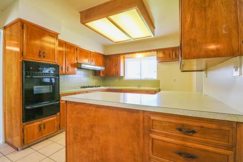 735 N E St, Tulare, CA 93274 photo 11