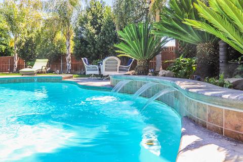 1335 W Iris Ave, Visalia, CA 93277 photo 3