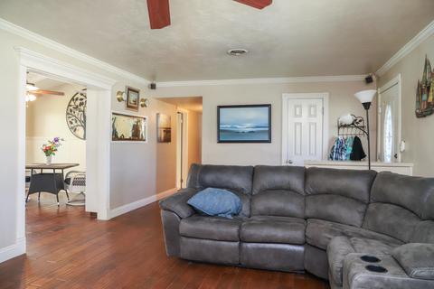 1335 W Iris Ave, Visalia, CA 93277 photo 8