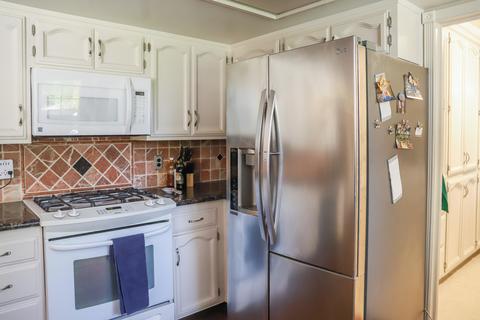 1335 W Iris Ave, Visalia, CA 93277 photo 14