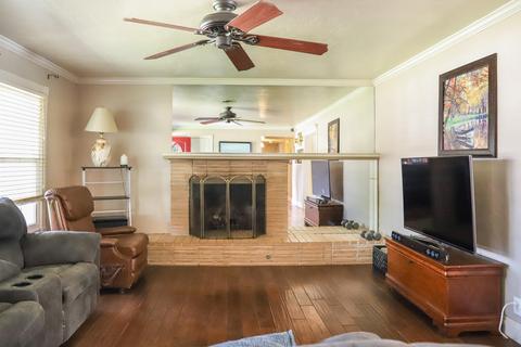 1335 W Iris Ave, Visalia, CA 93277 photo 7