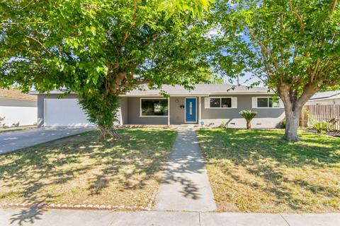 134 W Spring Ln, Lemoore, CA 93245 photo 2