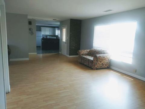 888 E Lyndale Ave, Tulare, CA 93274 photo 5