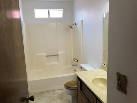 1003 E Oakridge Ave, Visalia, CA 93292 photo 9
