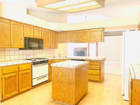 2722 E Parker Ct, Visalia, CA 93292 photo 9