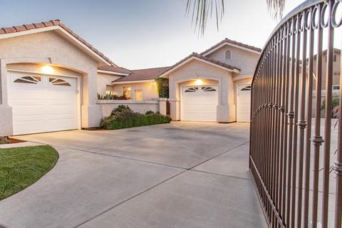 1221 E Copper Ct, Visalia, CA 93292 photo 2