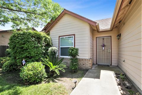 1633 E Knight Ct, Visalia, CA 93292 photo 2