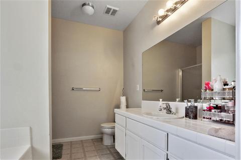 1633 E Knight Ct, Visalia, CA 93292 photo 18