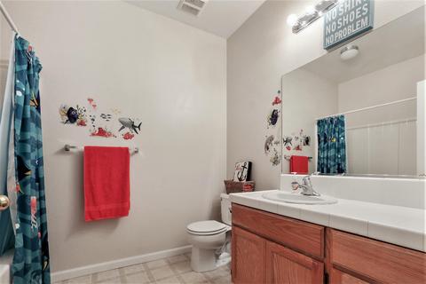 1633 E Knight Ct, Visalia, CA 93292 photo 15