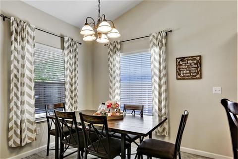 1633 E Knight Ct, Visalia, CA 93292 photo 10