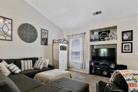 1633 E Knight Ct, Visalia, CA 93292 photo 5