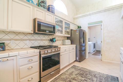 1140 E Chestnut Ct, Visalia, CA 93292 photo 12