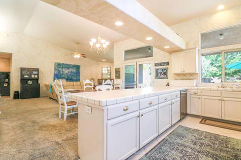 1140 E Chestnut Ct, Visalia, CA 93292 photo 13