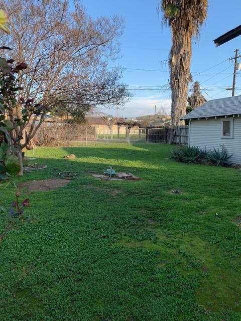 321 N Quince Ave, Exeter, CA 93221 photo 3