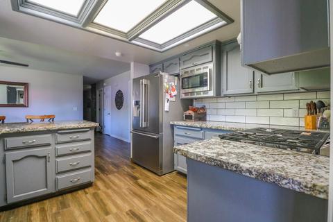3034 E Sycamore Ave, Visalia, CA 93292 photo 9