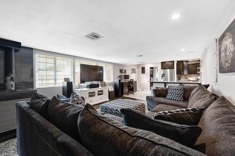185 E North Way, Dinuba, CA 93618 photo 5