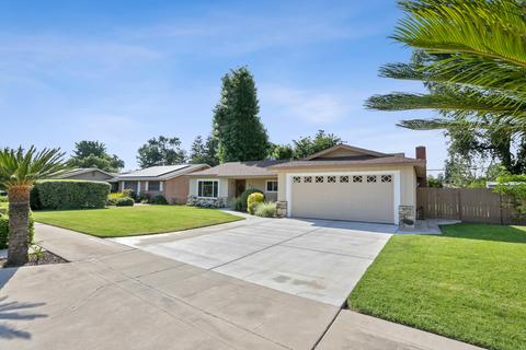 228 E Colonial Cir, Tulare, CA 93274 photo 2