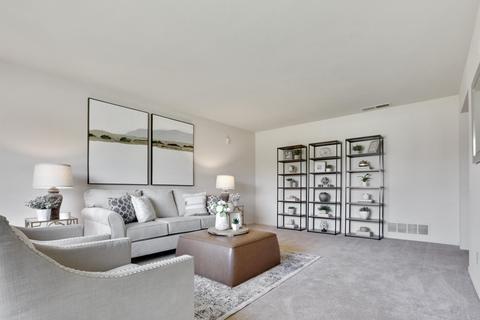 228 E Colonial Cir, Tulare, CA 93274 photo 4