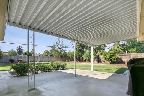 228 E Colonial Cir, Tulare, CA 93274 photo 24