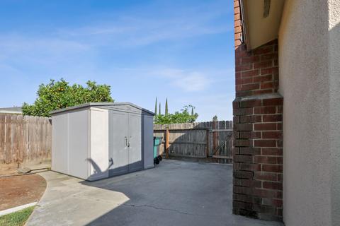 228 E Colonial Cir, Tulare, CA 93274 photo 32